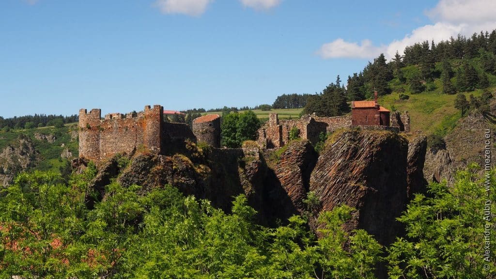 Château d'Arlempdes, perché au-dessus de la Loire