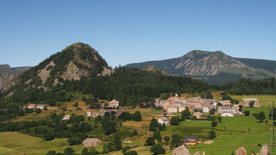 Village de Borée et Mont Mézenc