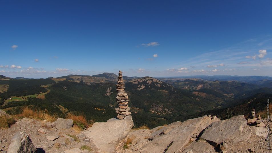 Land'Art au sommet du Gerbier de Jonc